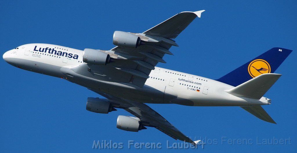 Lufthansa Airbus A 380 zu Besuch Flughafen Koeln Bonn P096.JPG